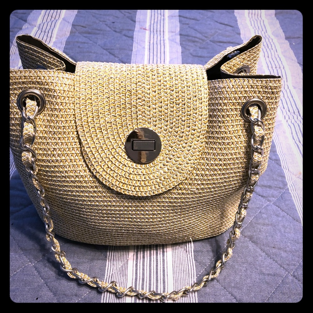 Elegant summer straw shoulder bag